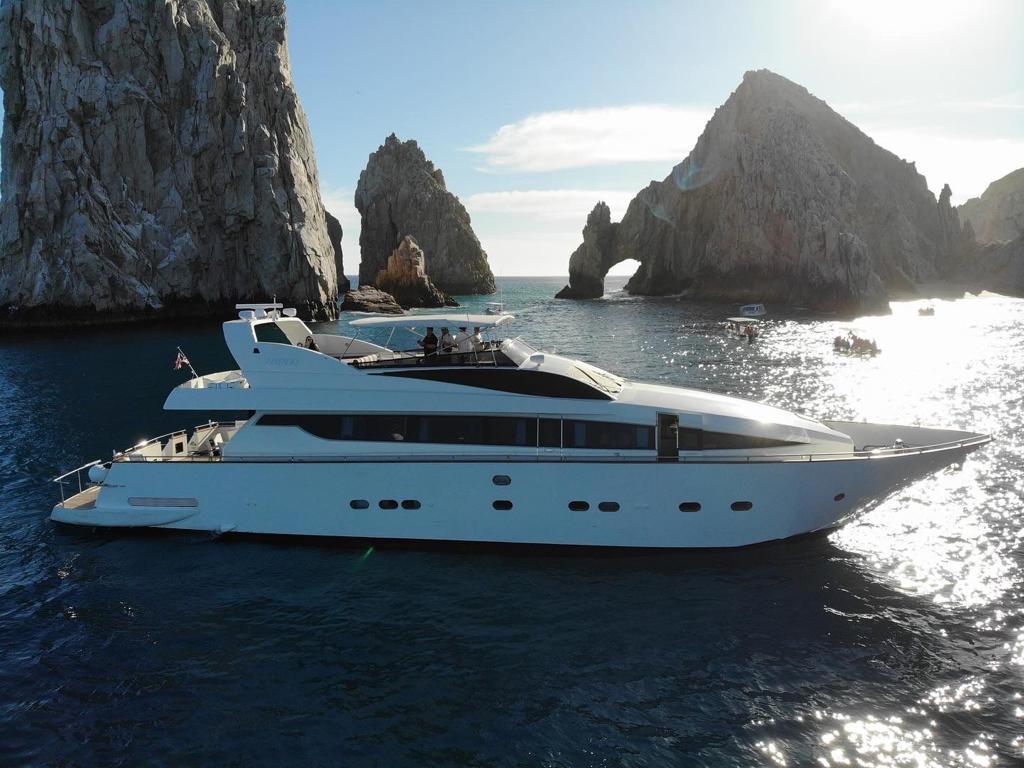 100' Luxury Yacht